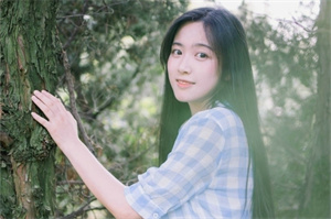 The dreamy river view in Shanghai's night scene The dreamy river view in Shanghai's night scene